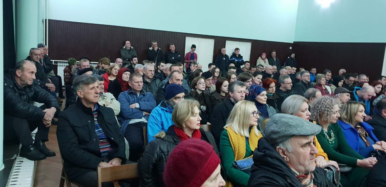 (Foto: INS) - Knjiga „Svjedoci zla“ promovirana u D. Vakuf: Zaborav je rak-rana, a sjećanje je lijek